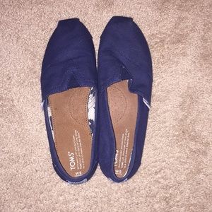 Toms size 9 Navy